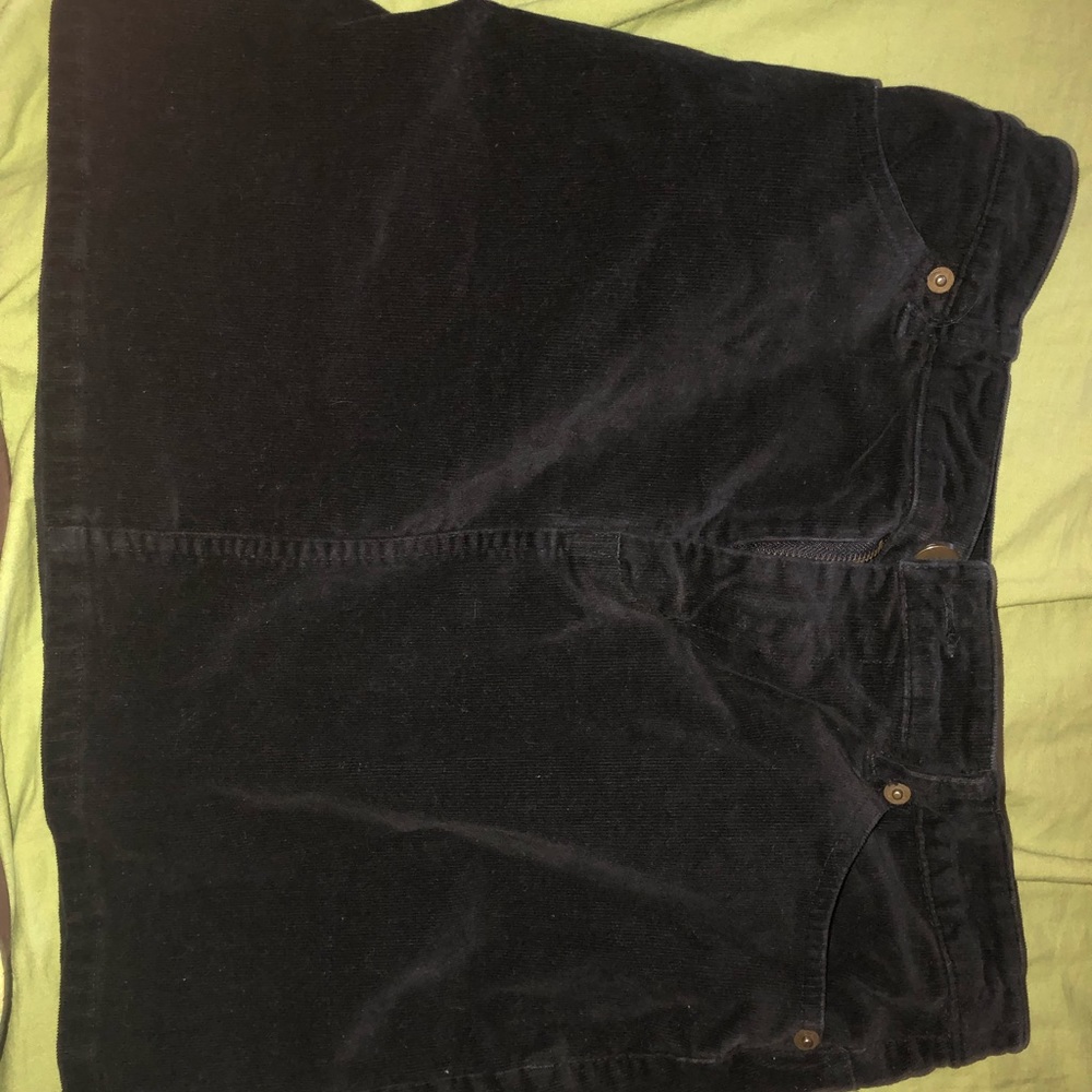 A black F21 skirt